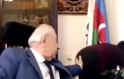  azerbejdzan politicar sekretaricu pomazio po pozadini video 
